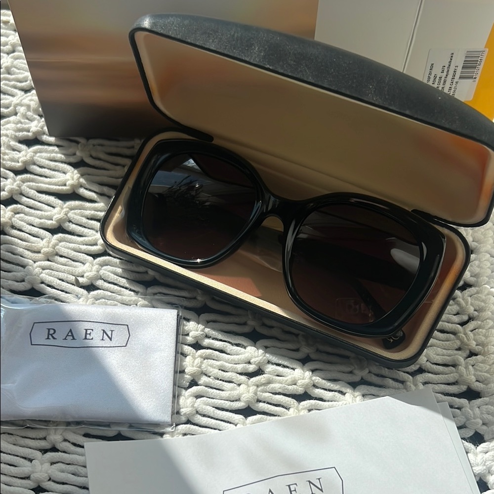 RAEN ronzy Black Sunglasses